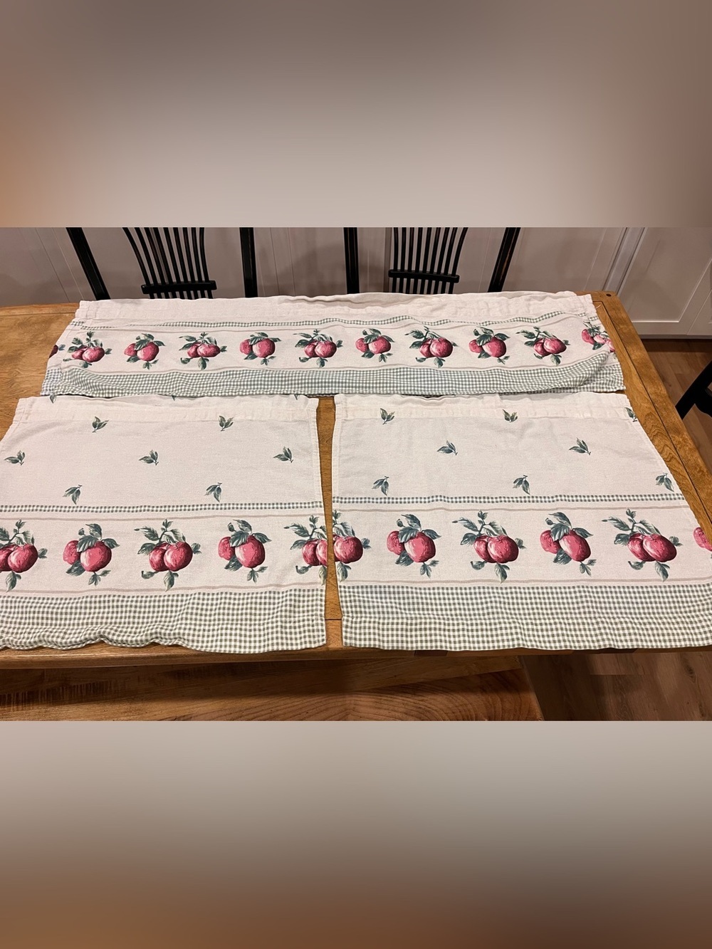 4 Piece 1990s Gingham Apple Curtain Set